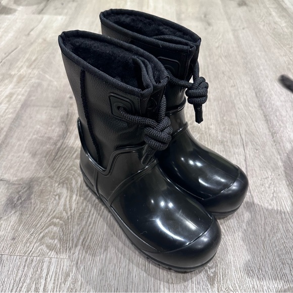 UGG Raincloud lace black boots size 6 NWT - Picture 7 of 10